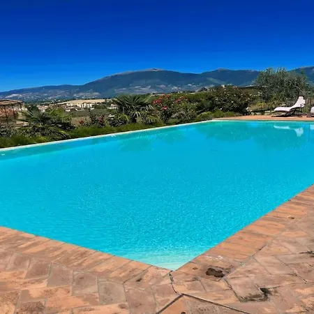 6 Gorgeous Apts, Each Sleeps 4, Set In Beautiful Grounds With Pool Jacuzzi Colle Umberto (Umbria)