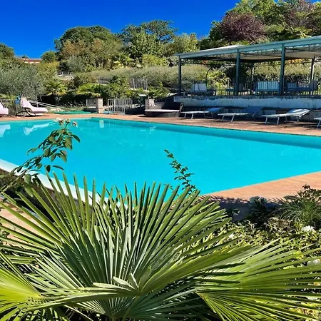 6 Gorgeous Apts, Each Sleeps 4, Set In Beautiful Grounds With Pool Jacuzzi